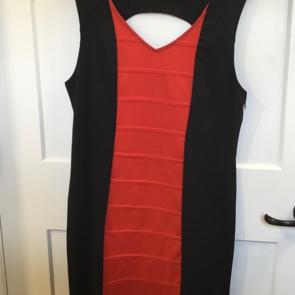 Guess bodycon dress in red and black, size XL - Picture 5 of 5